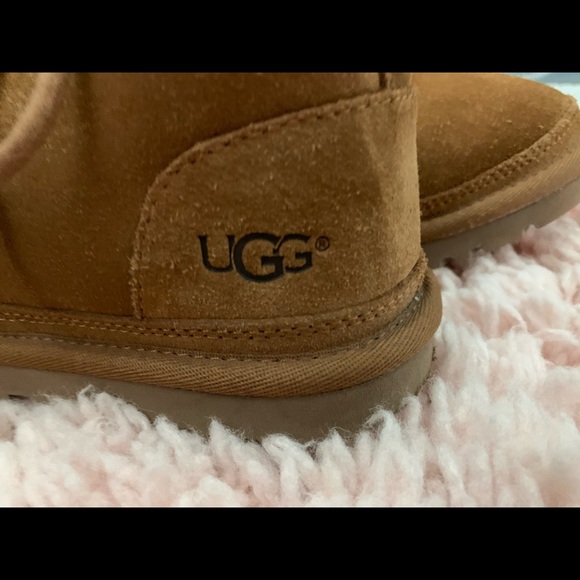 UGG - Picture 3 of 5